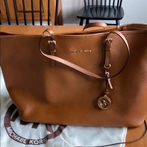 Michael Kors Jet Set Travel Tote